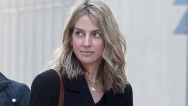 Η Χρυσή Βαρδινογιάννη σε δημόσια έξοδο.