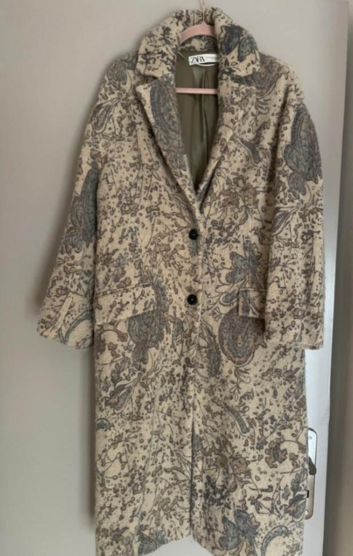 εμπριμέ παλτό zara