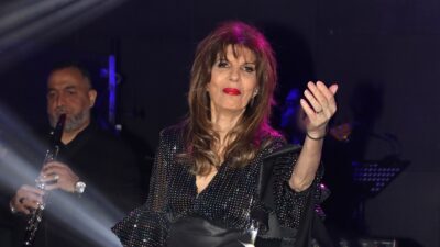 Η Κατερίνα Στανίση τραγουδάει