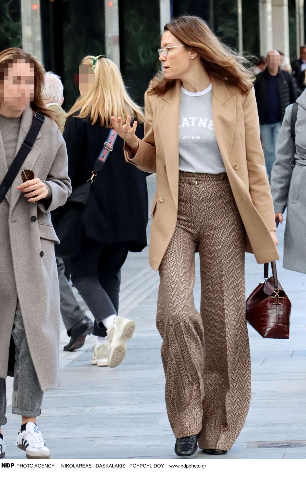 H Βίκυ Καγιά σε βόλτα στο κέντρο