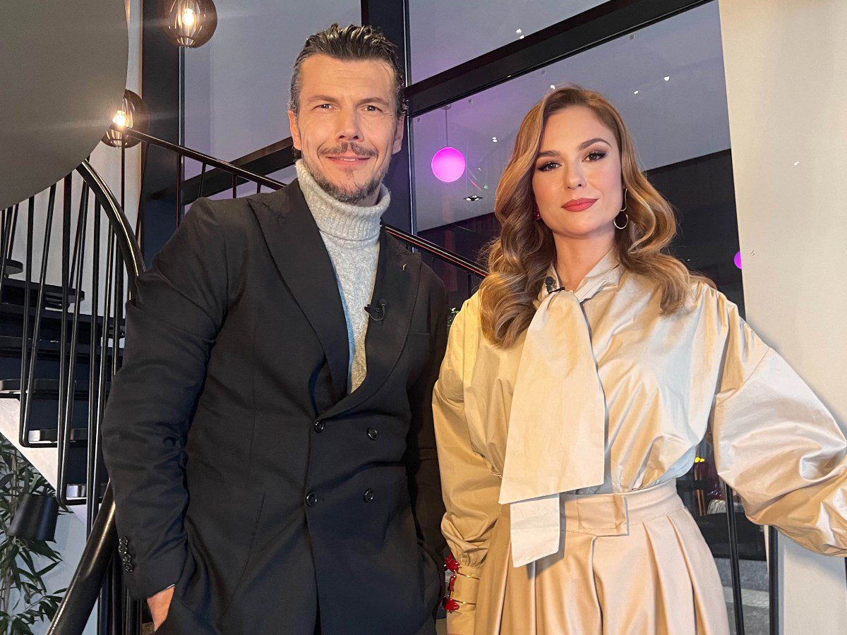 Μαμά-δες Θάλεια Ματίκα, Ιωάννης Παπαζήσης