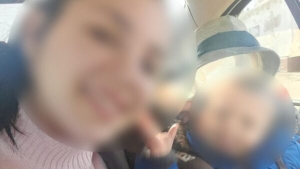 Ο 3χρονος Άγγελος με την μητέρα του