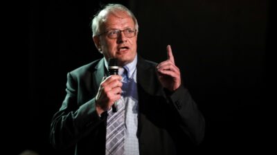 Ο Άκης Τσελέντης