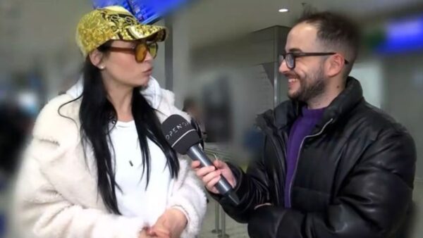 Η Δήμητρα Αλεξανδράκη στο αεροδρόμιο με δημοσιογράφο του Πρωινό Σουσού