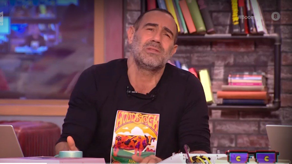 Ο Αντώνης Κανάκης μιλάει στο πλατό