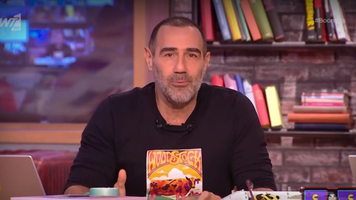 Ο Αντώνης Κανάκης μιλάει στο πλατό