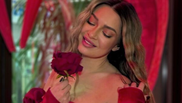 Η Αποστολία Ζώη στο Instagram.