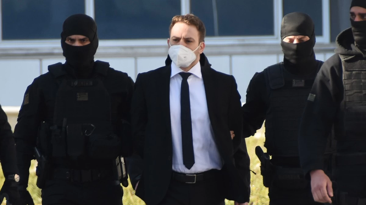 Αίτηση να μην λαμβάνει μηνύματα από θαυμάστριες έκανε ο Μπάμπης Αναγνωστόπουλος