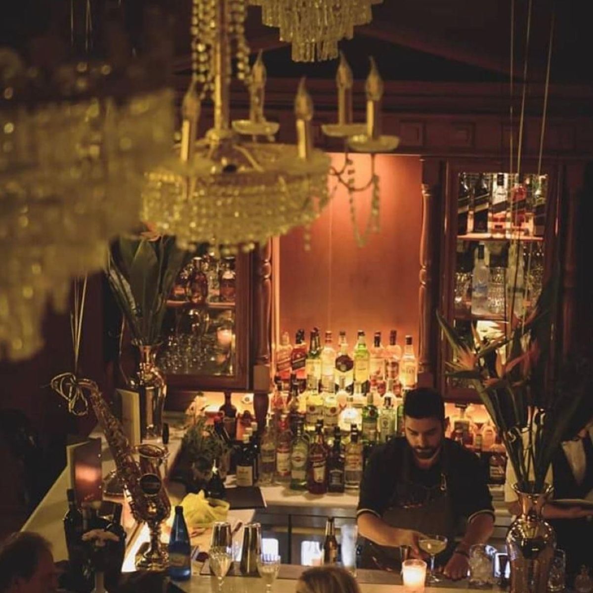 Ατμοσφαιρική διάθεση και κομψή διακόσμηση στο Le pieerot Bistro