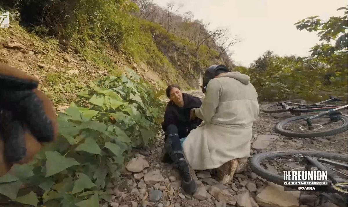 Η Χριστίνα Μπόμπα στο έδαφος χτυπημένη