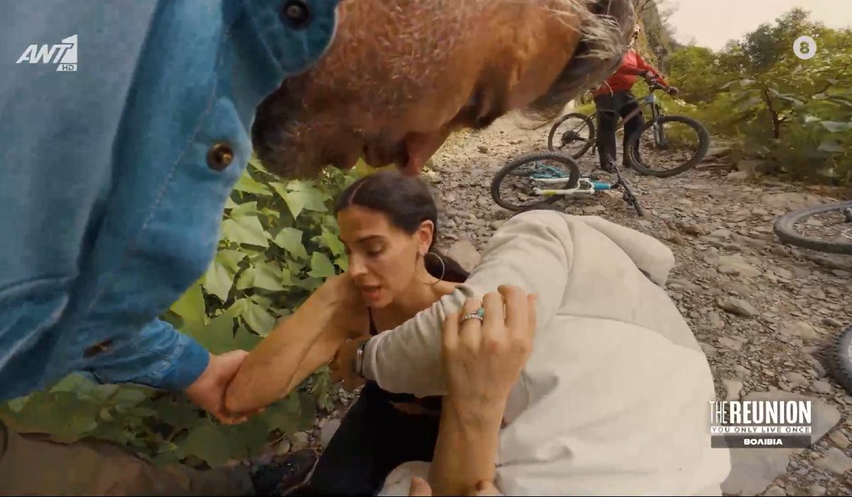 Η Χριστίνα Μπόμπα στο έδαφος χτυπημένη