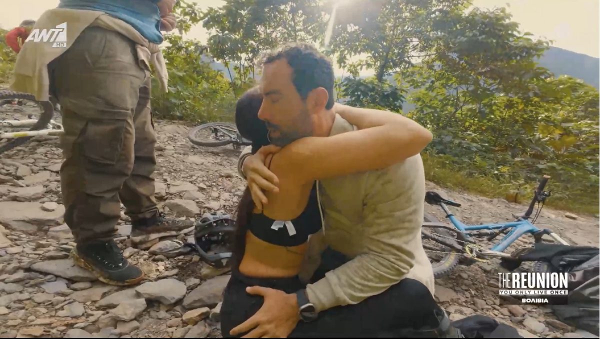 Η Χριστίνα Μπόμπα στο έδαφος χτυπημένη