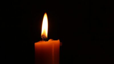 Αναμμένο κερί