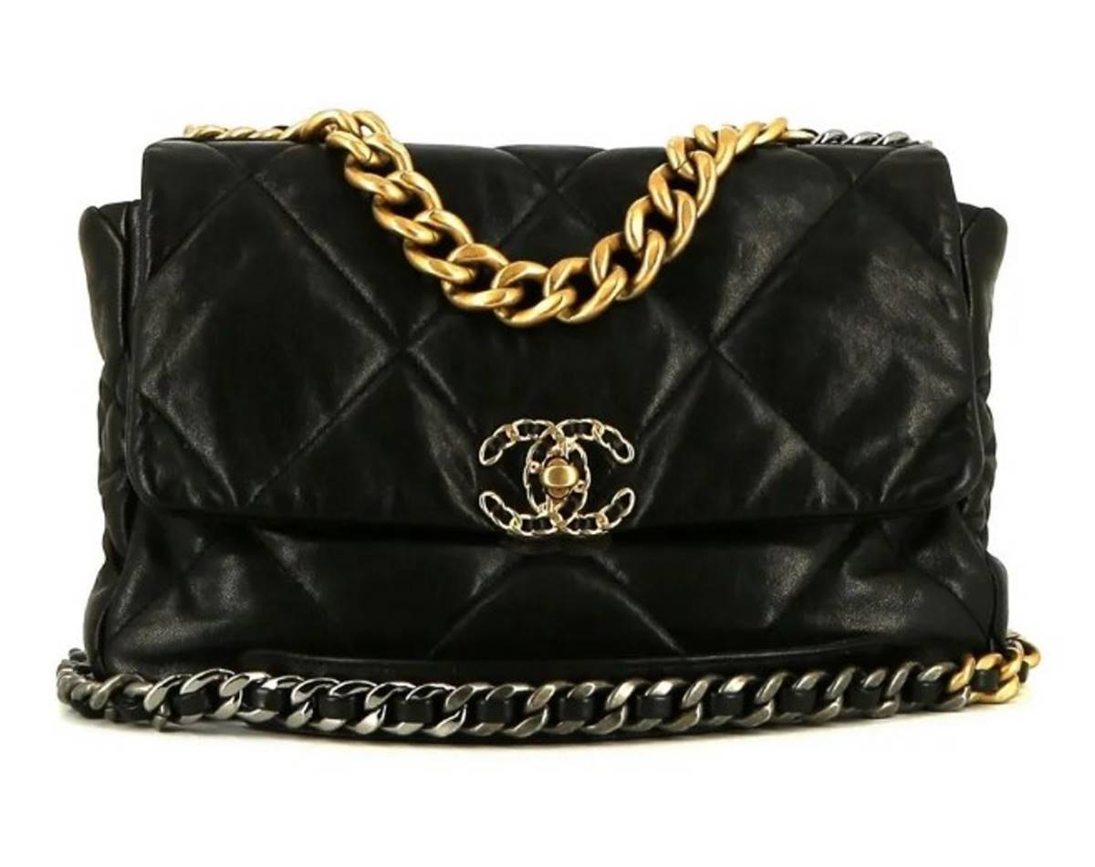 μαύρη τσάντα chanel με αλυσίδα