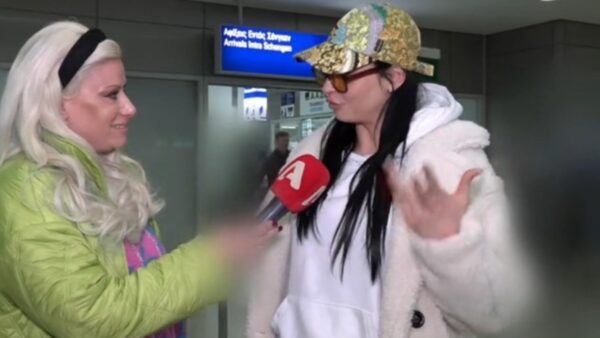 Η Δήμητρα Αλεξανδράκη στο αεροδρόμιο