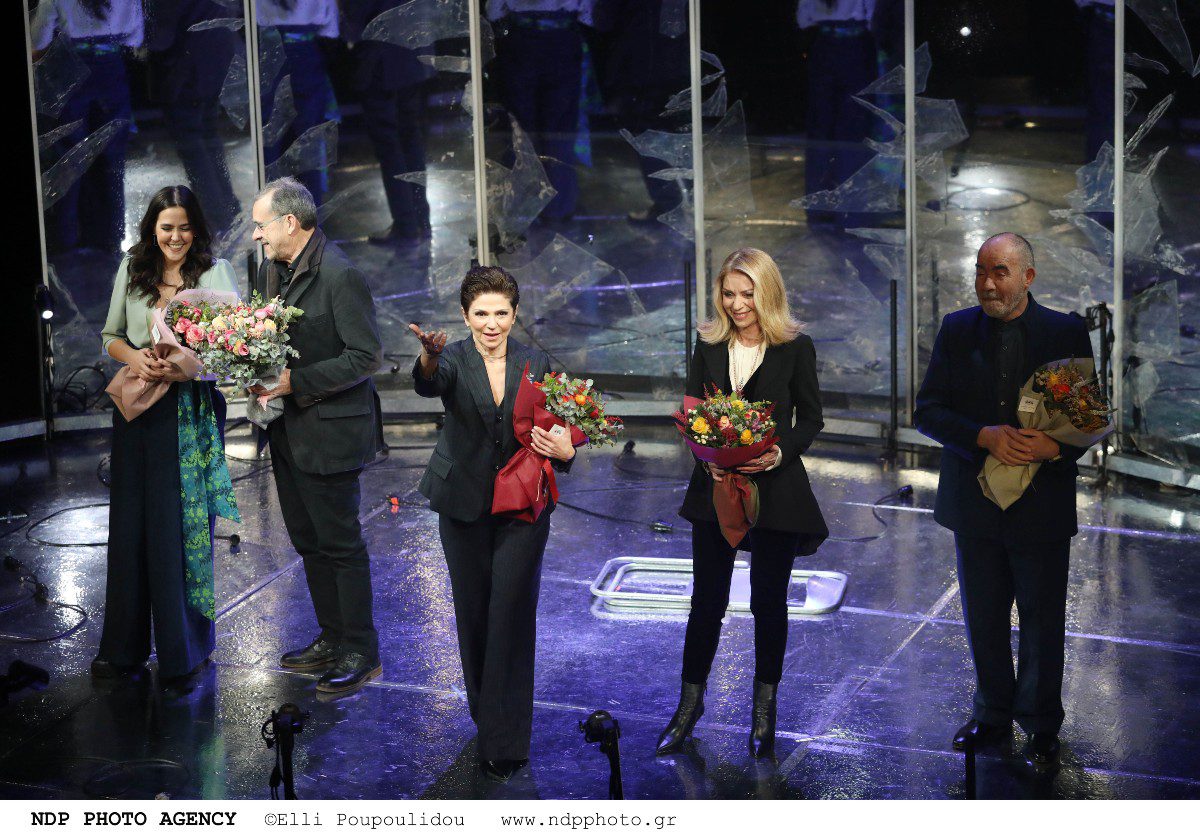 Η Έλλη Στάη στην σκηνή