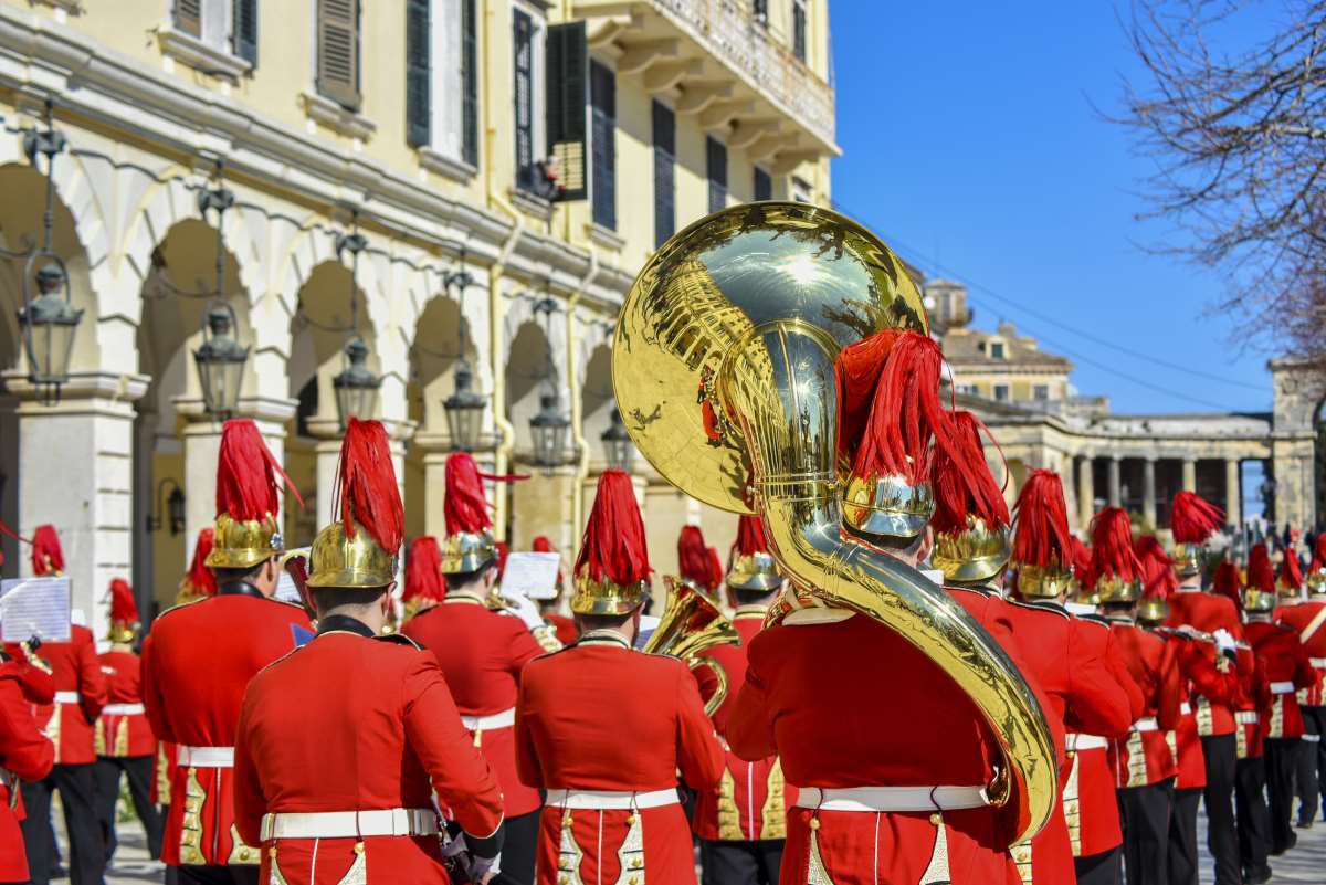 Η Κέρκυρα με τις Φιλαρμονικές
