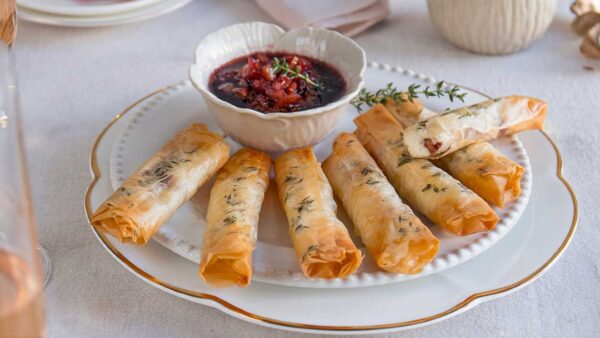 Φλογέρες σε πιάτο με σάλτσα