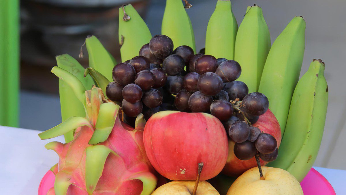φρούτο που αδυνατίζει ανάμεσα σε άλλα φρούτα