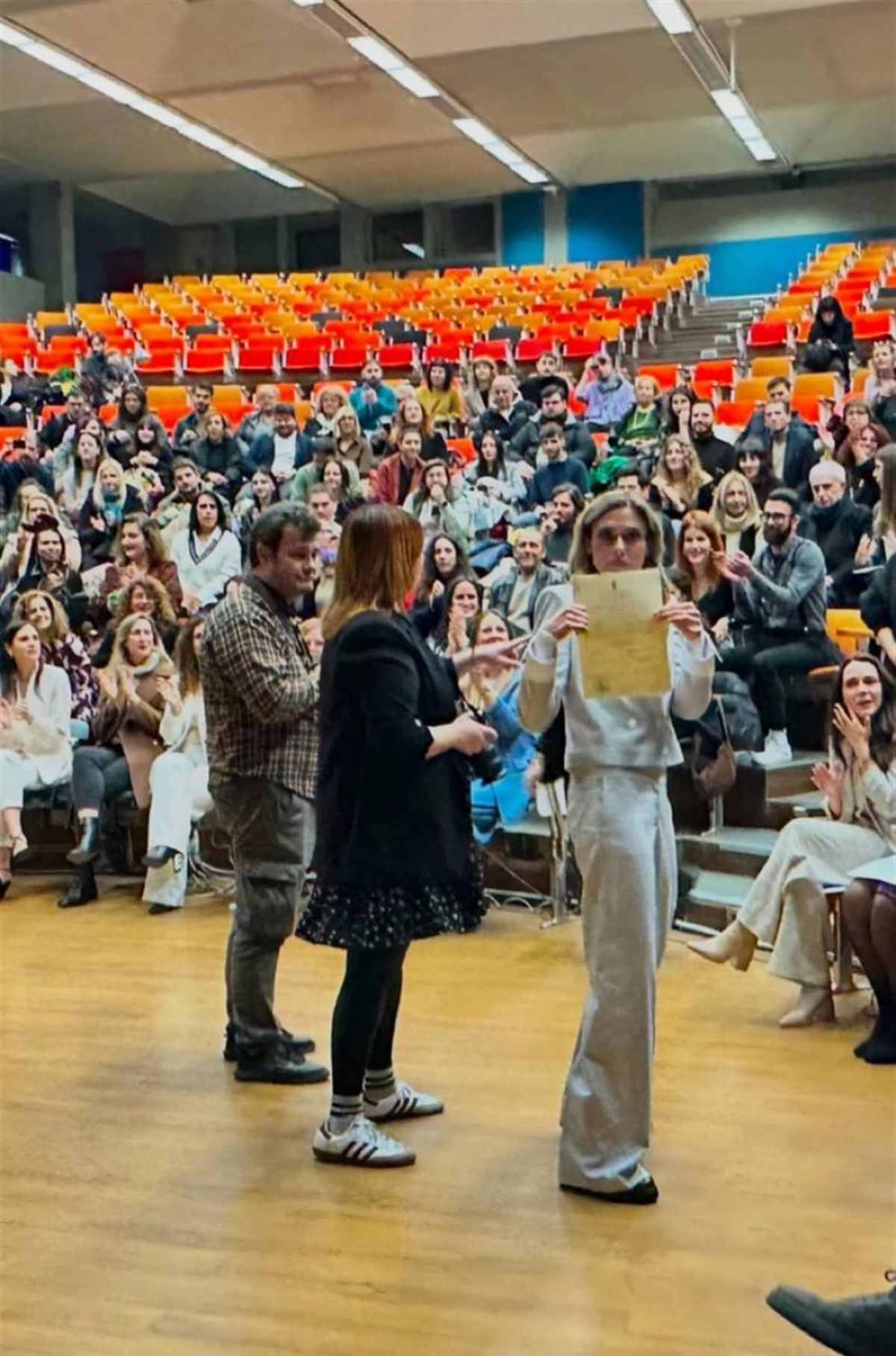 Η Μαρκέλλα Γιαννάτου στην ορκωμοσία της με το πτυχίο στα χέρια