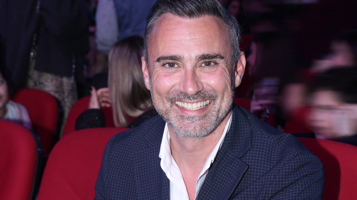 Ο Γιώργος Καπουτζίδης σε δημόσια έξοδό του.