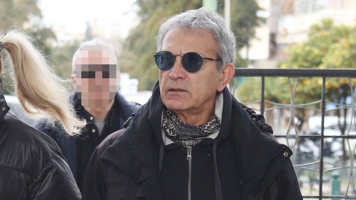 Ο Γιώργος Νταλάρας στο Α' Νεκροταφείο Αθηνών.Πολιτική κηδεία Ιάσονα Τριανταφυλλίδη 30/01/2025