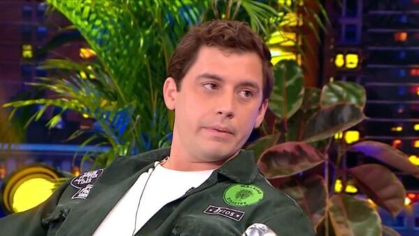 Ο Γιώργος Αμούτζας στο πλατό της εκπομπής The 2nigt show