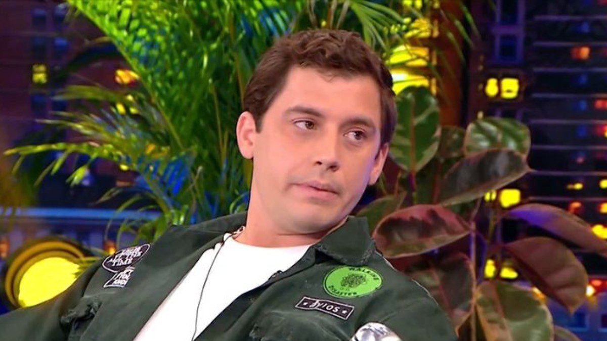 Ο Γιώργος Αμούτζας στο πλατό της εκπομπής The 2nigt show