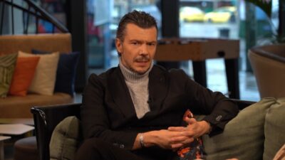 Ο Ιωάννης Παπαζήσης στο μαμά δε;