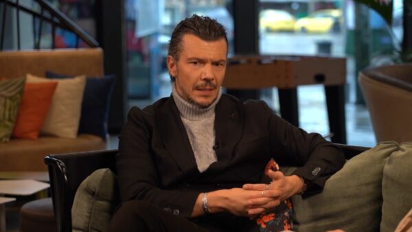 Ο Ιωάννης Παπαζήσης στο μαμά δε;