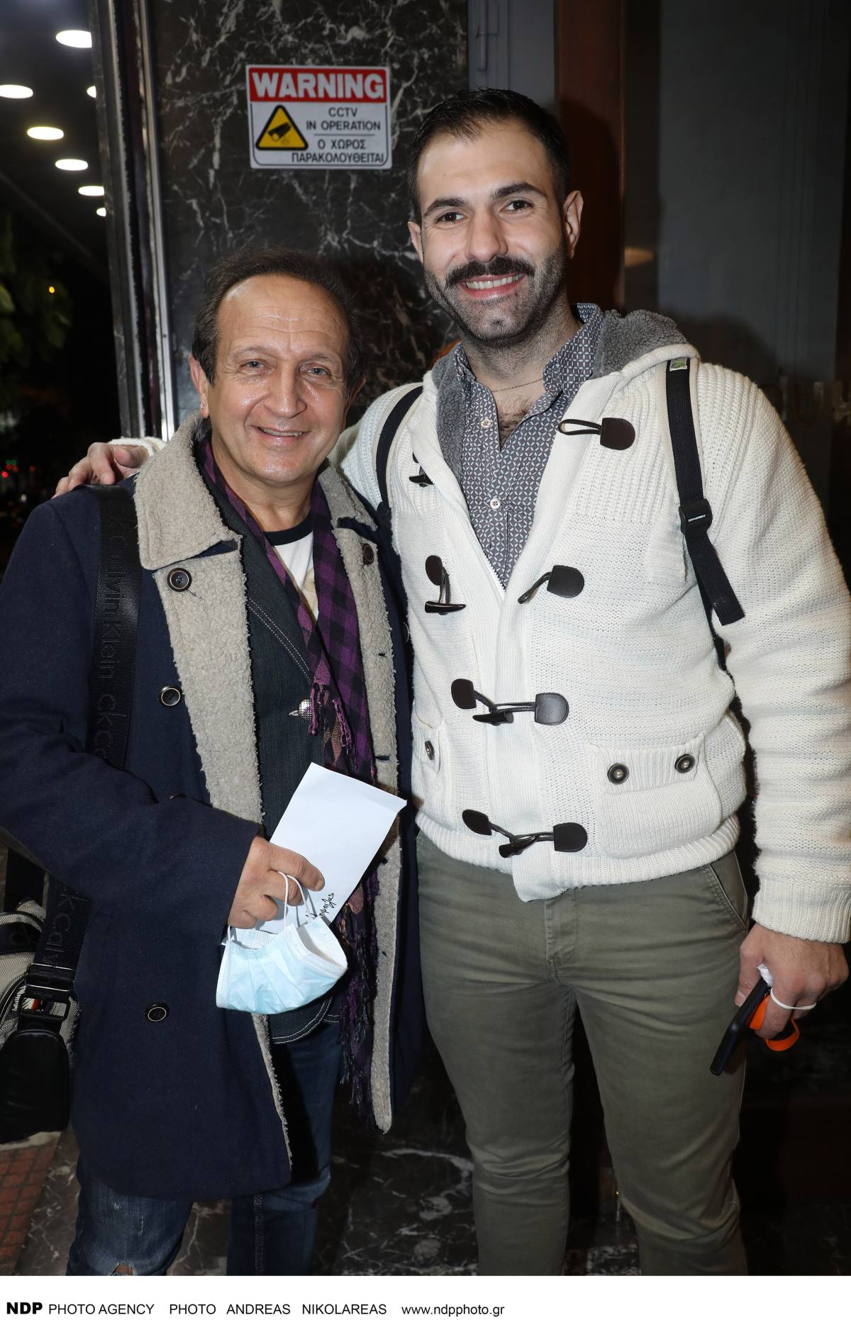 Ο Γιώργος Καρκάς και ο Σπύρος Μπιμπίλας στο θέατρο