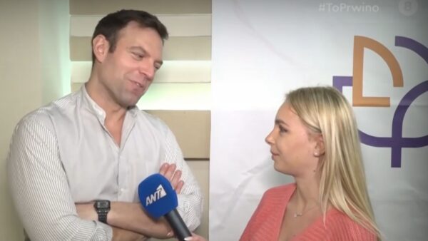 Ο Στεφανος Κασσελάκης μιλάει στην κάμερα του ΑΝΤ1
