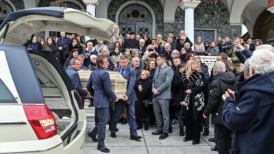 Η κηδεία του Βασίλη Καλογήρου