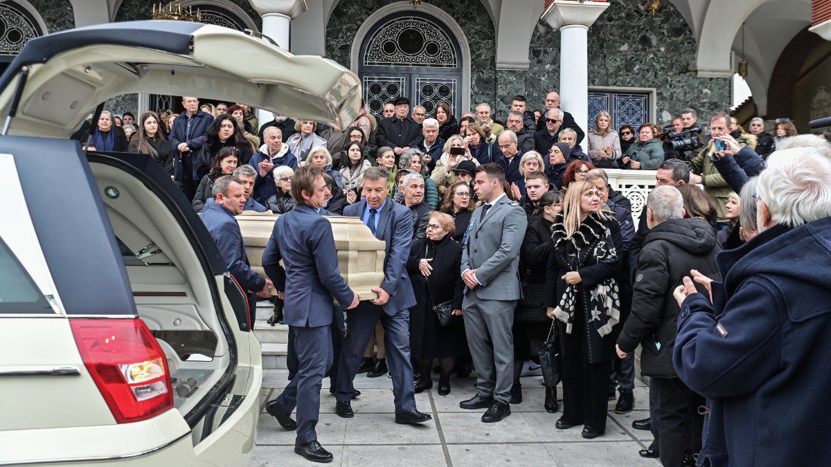 Η κηδεία του Βασίλη Καλογήρου