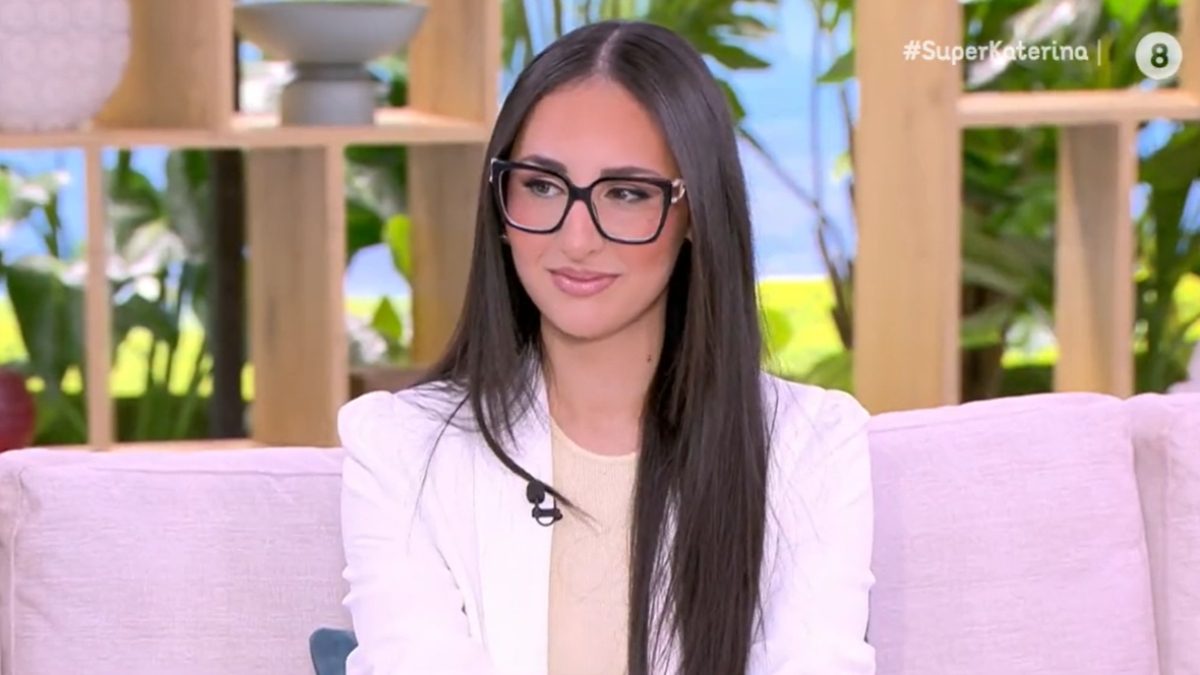 Η Klavdia στο πλατό του Super Κατερίνα