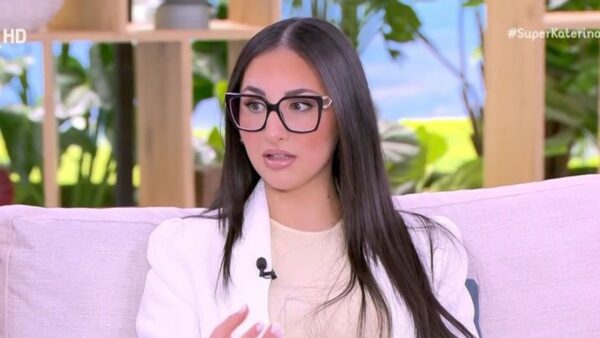 Η Klavdia στο πλατό του Super Κατερίνα