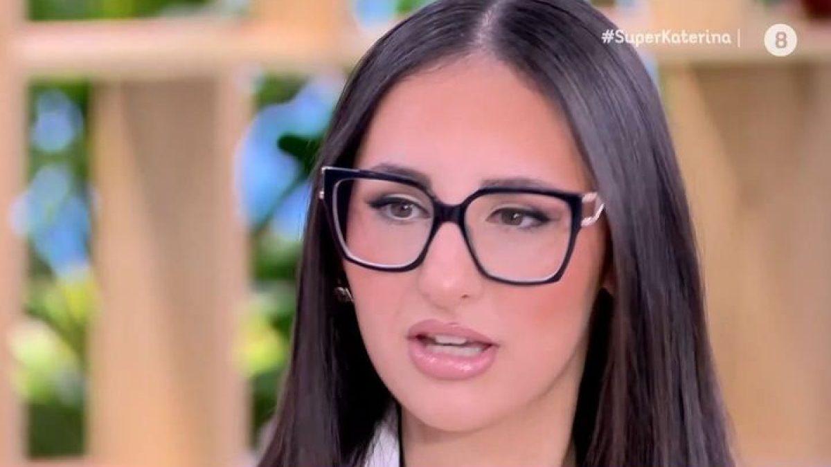 Η Klavdia στο Super Κατερίνα