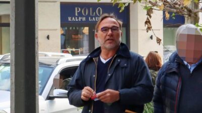 Ο Πέτρος Κόκκαλης στο κέντρο της Αθήνας