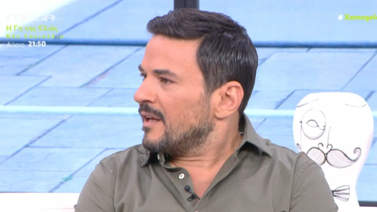 Ο Κώστας Τσουρός στο πλατό του Χαμογέλα και Πάλι