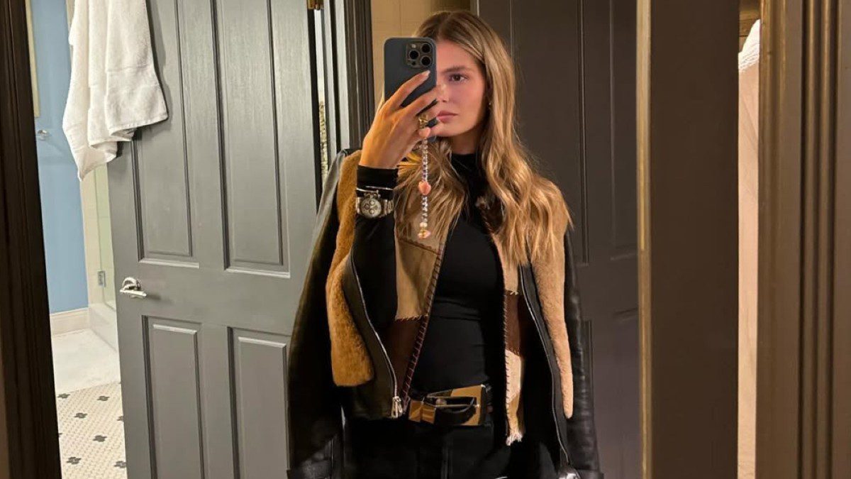 H Αμαλία Κωστοπούλου βγάζει σέλφι