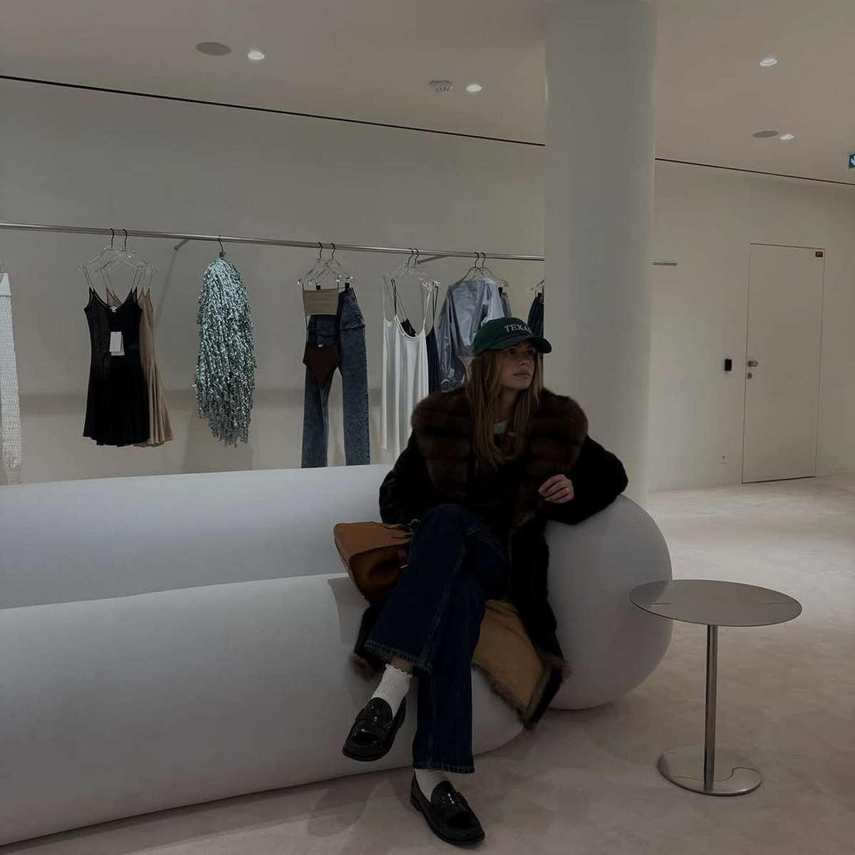 Η Αμαλία Κωστοπούλου σε μπουτίκ