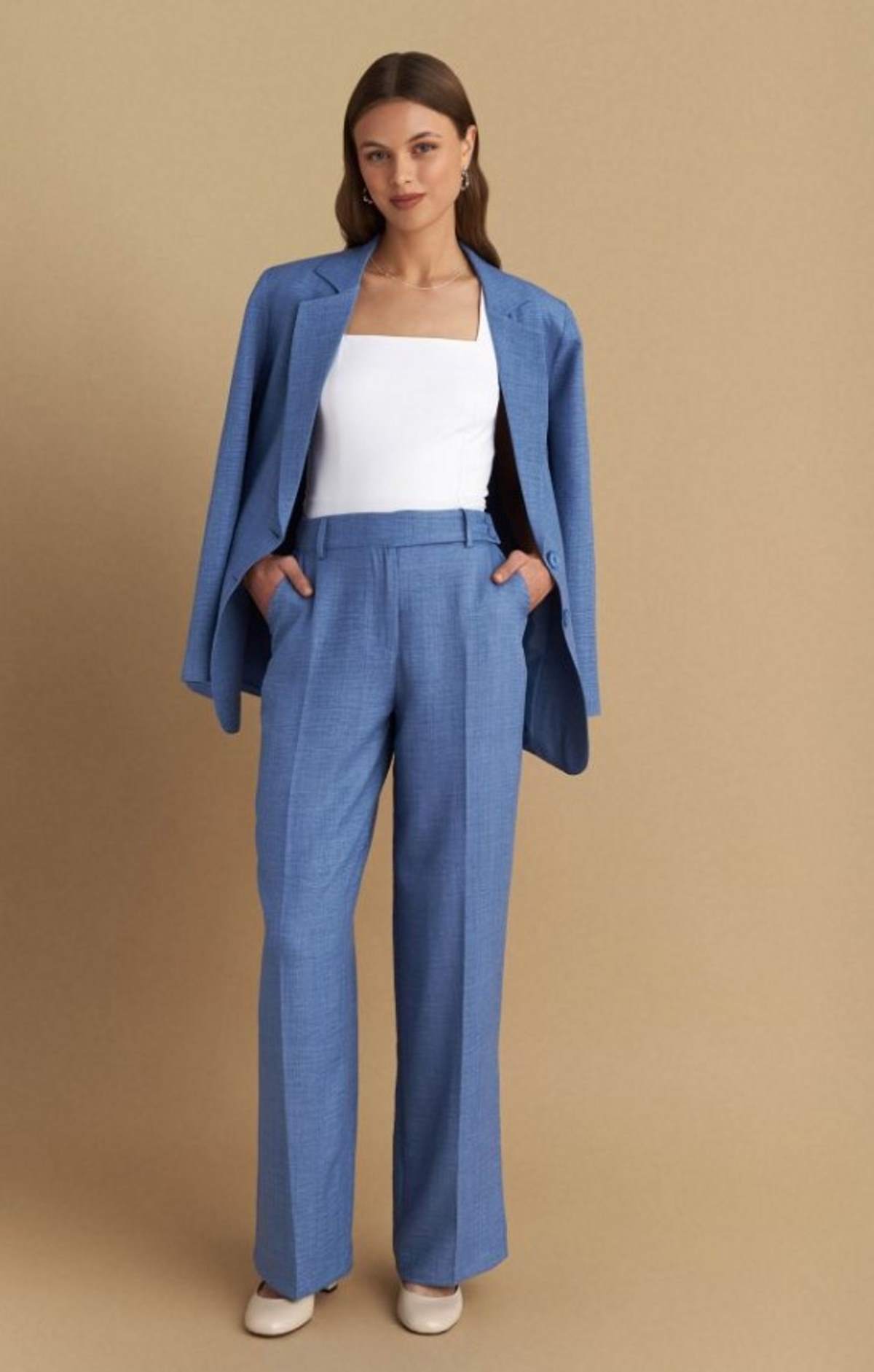 γαλάζιο κοστούμι