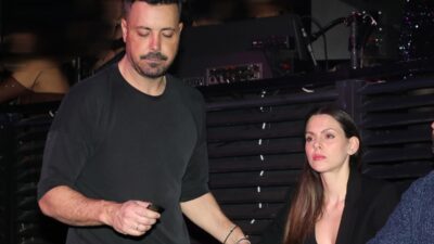 Ο Πέτρος Κουσουλός και η σύζυγός του στα μπουζούκια