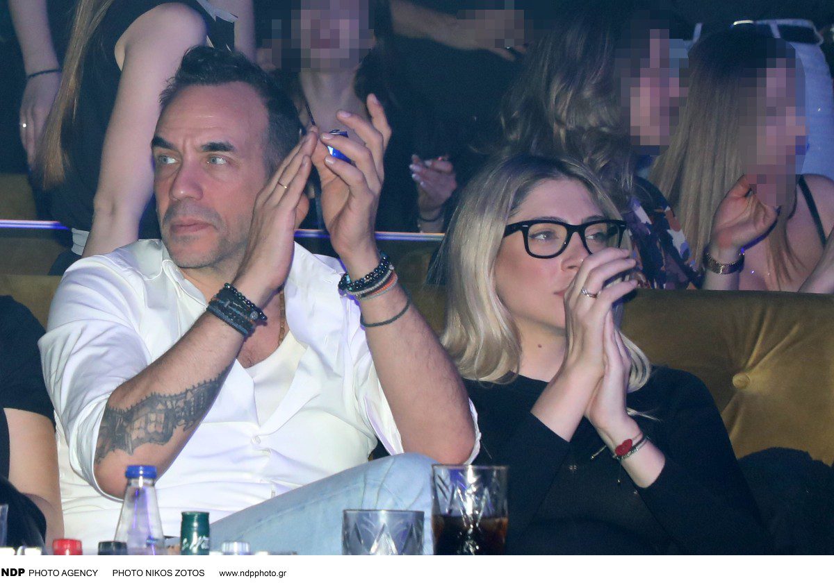 Ο Πάνος Μουζουράκης και η Μαριλού Κόζαρη στα μπουζούκια