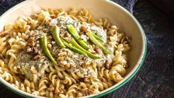 Μακαρονοσαλάτα με αβοκάντο