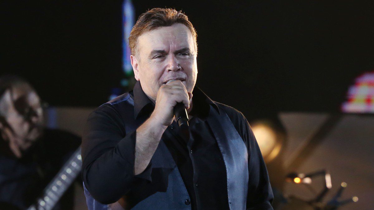 Ο Μανώλης Λιδάκης σε συναυλία του