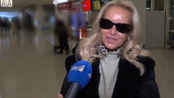 Η Μαρία Μπεκατώρου στο αεροδρόμιο