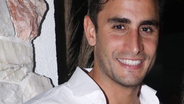 Ο Μάριος Καπότσης σε δημόσια έξοδό του.