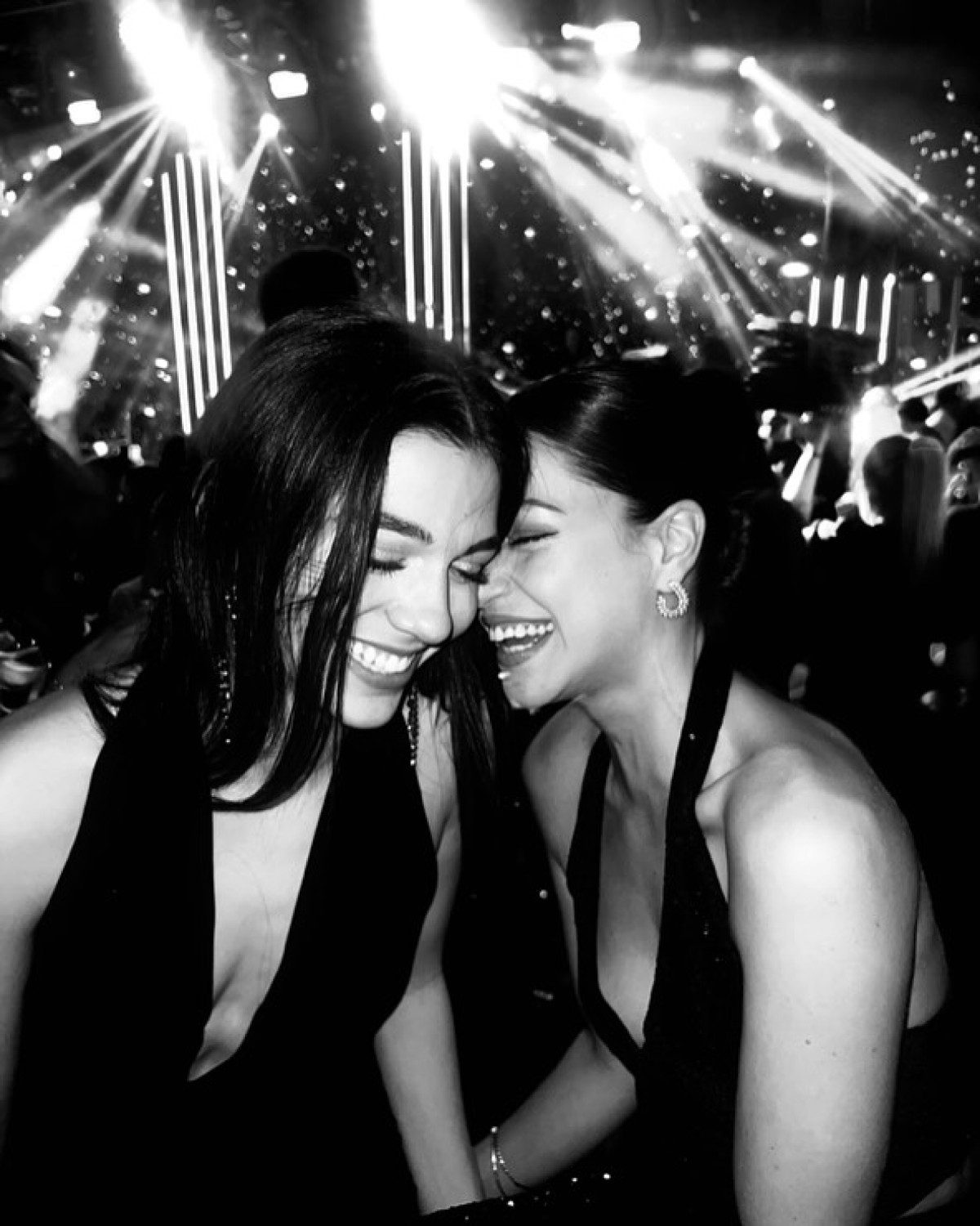 Η Μελίνα Νικολαΐδη με φίλη της