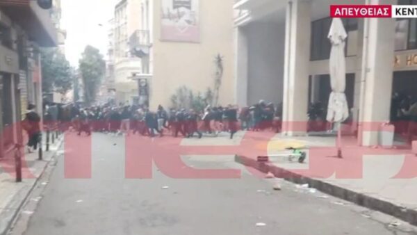 Η κάμερα του MEGA στα επεισόδια στα Τέμπη